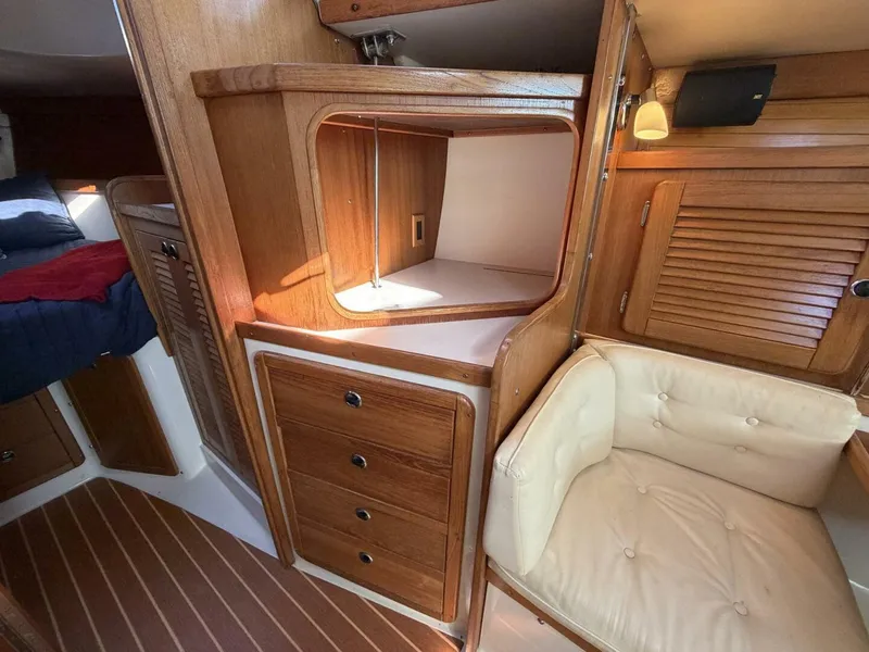 Slide: The Image of Catalina 36 MkII 2001 - 37
