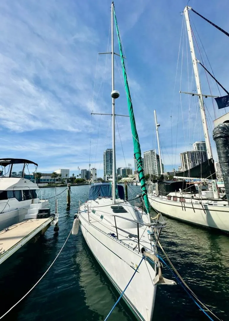 Slide: The Image of Beneteau 361 2000 - 10