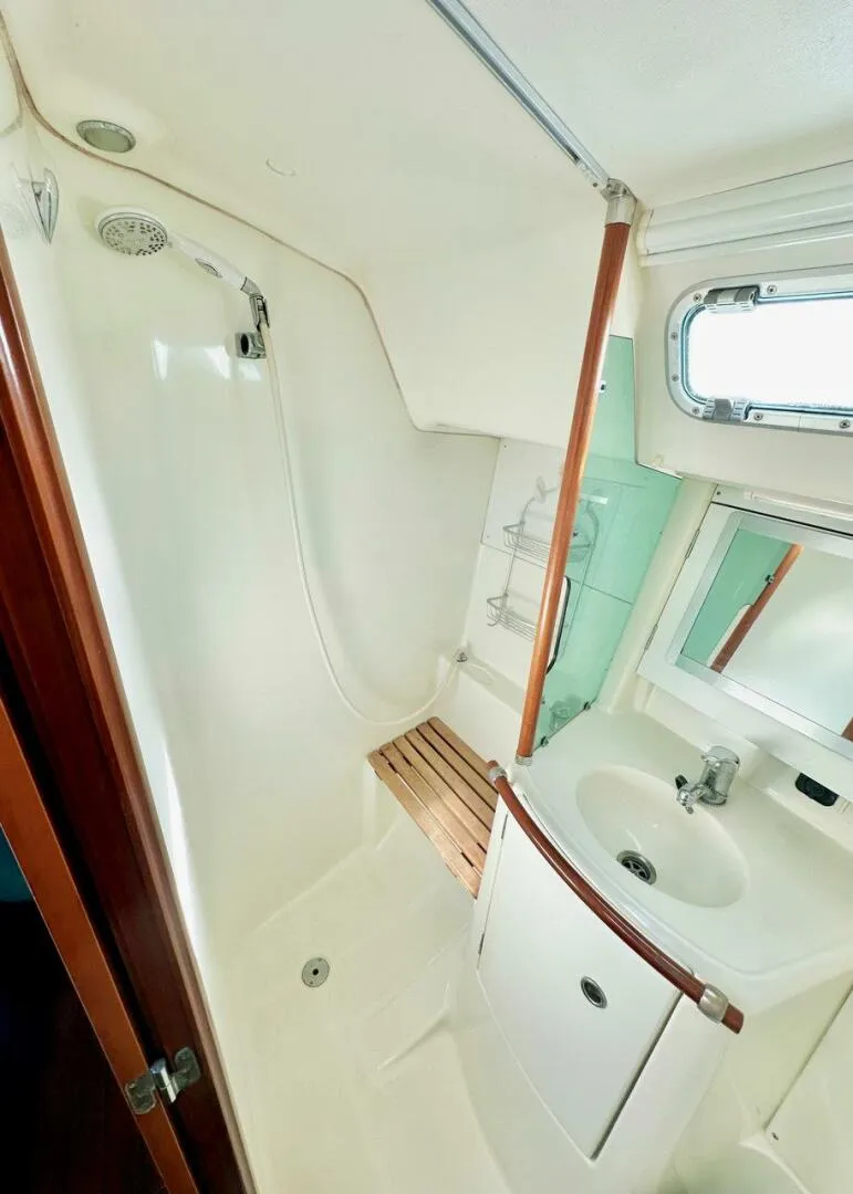 Slide: The Image of Beneteau 361 2000 - 13