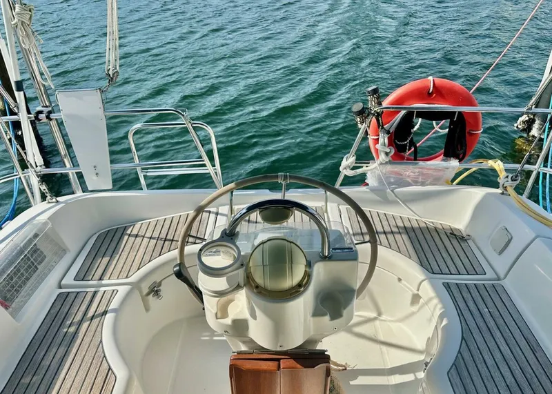 Slide: The Image of Beneteau 361 2000 - 16