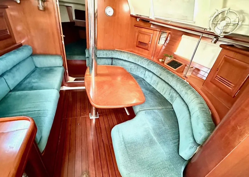 Slide: The Image of Beneteau 361 2000 - 4