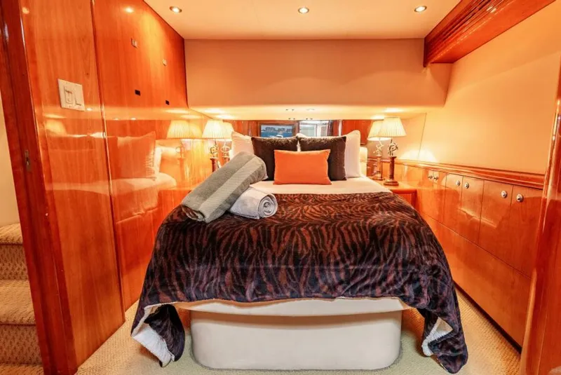 Slide: The Image of Hatteras 54 Convertible 2004 - 16