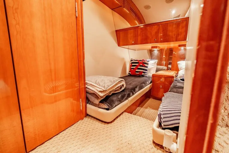 Slide: The Image of Hatteras 54 Convertible 2004 - 25