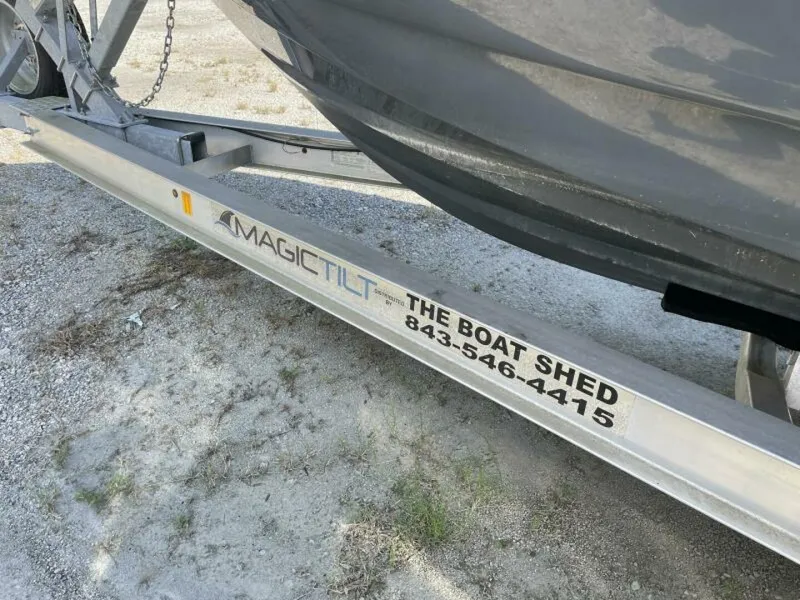 Slide: The Image of Scout 255 LXF 2019 - 17