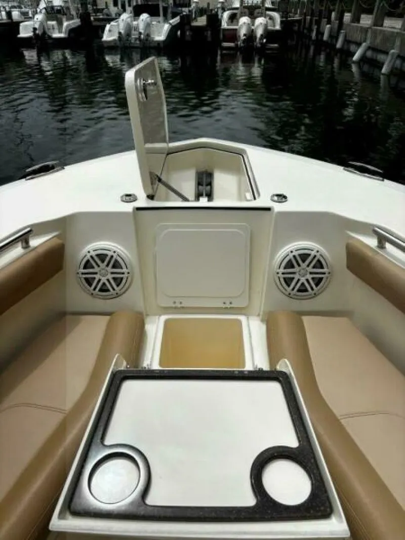 Slide: The Image of Scout 255 LXF 2019 - 6
