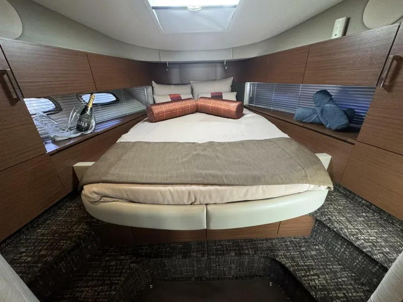 Slide: The Image of Sea Ray 470 Sundancer 2016 - 19
