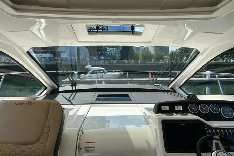 Slide: The Image of Sea Ray Coupe 2019 - 3
