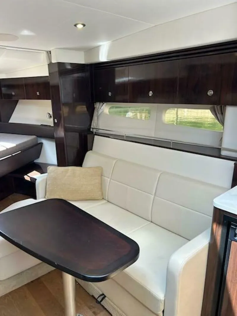 Slide: The Image of Sea Ray Coupe 2019 - 8