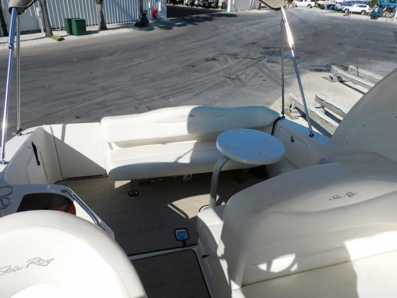 Slide: The Image of Sea Ray 280 Sundancer 2004 - 27