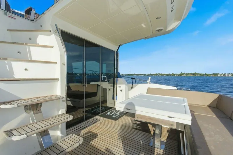 Slide: The Image of Galeon 560 Sky 2017 - 10