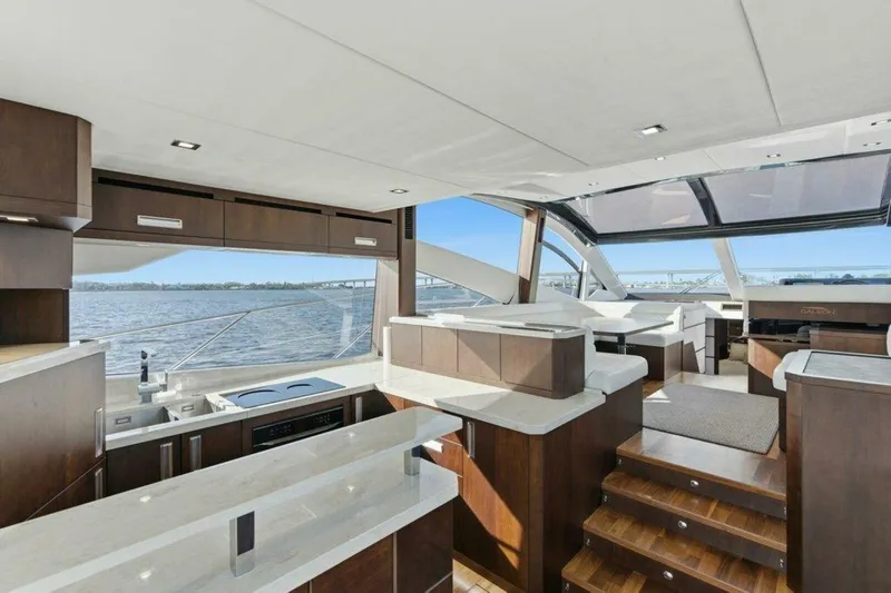 Slide: The Image of Galeon 560 Sky 2017 - 14