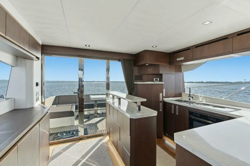 Slide: The Image of Galeon 560 Sky 2017 - 17