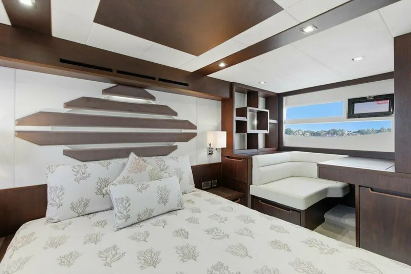 Slide: The Image of Galeon 560 Sky 2017 - 29
