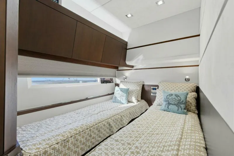 Slide: The Image of Galeon 560 Sky 2017 - 34
