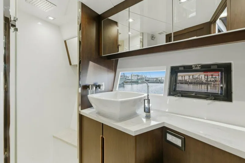 Slide: The Image of Galeon 560 Sky 2017 - 36