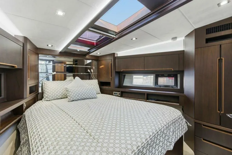 Slide: The Image of Galeon 560 Sky 2017 - 37
