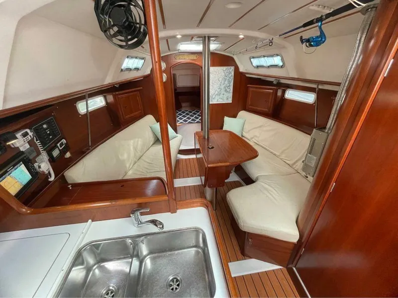 Slide: The Image of Beneteau 331 2002 - 10