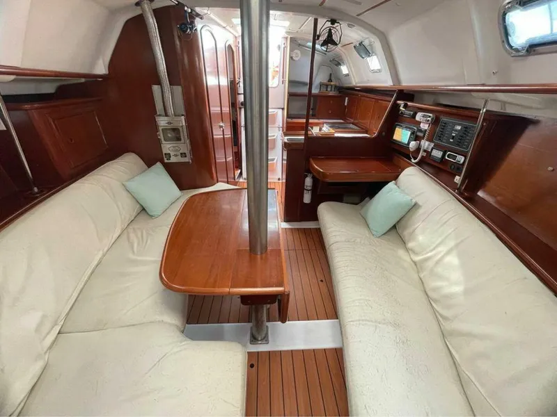 Slide: The Image of Beneteau 331 2002 - 11