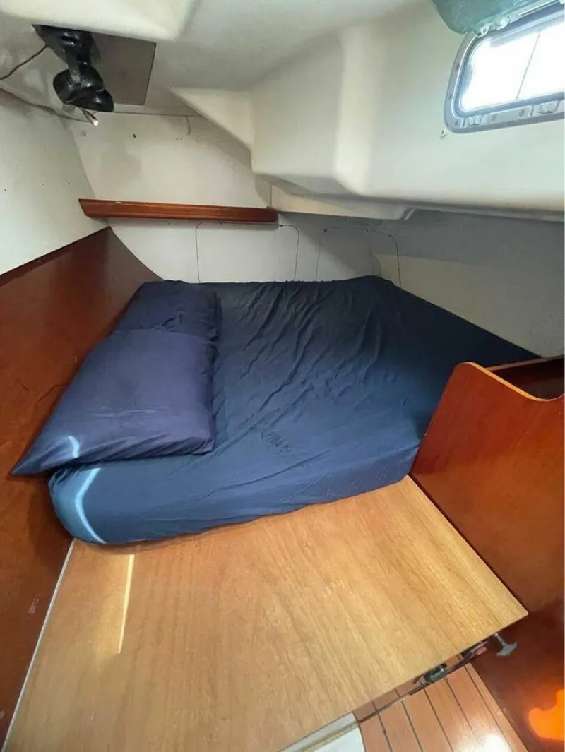 Slide: The Image of Beneteau 331 2002 - 12