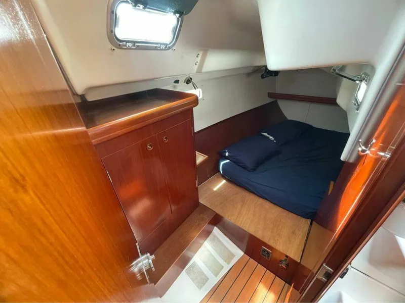 Slide: The Image of Beneteau 331 2002 - 13