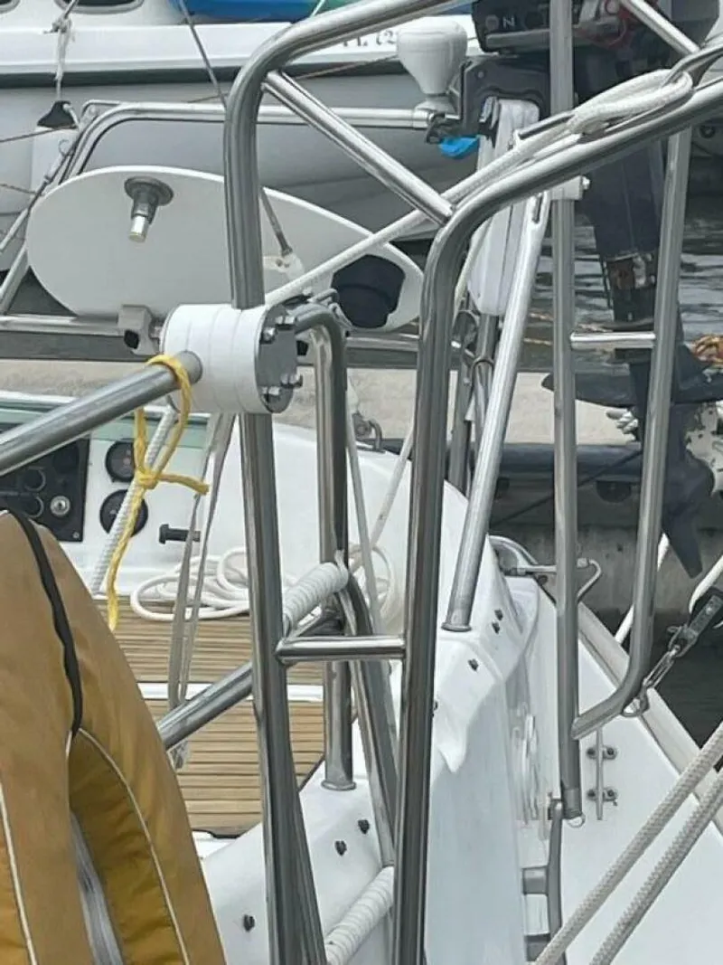 Slide: The Image of Beneteau 331 2002 - 18