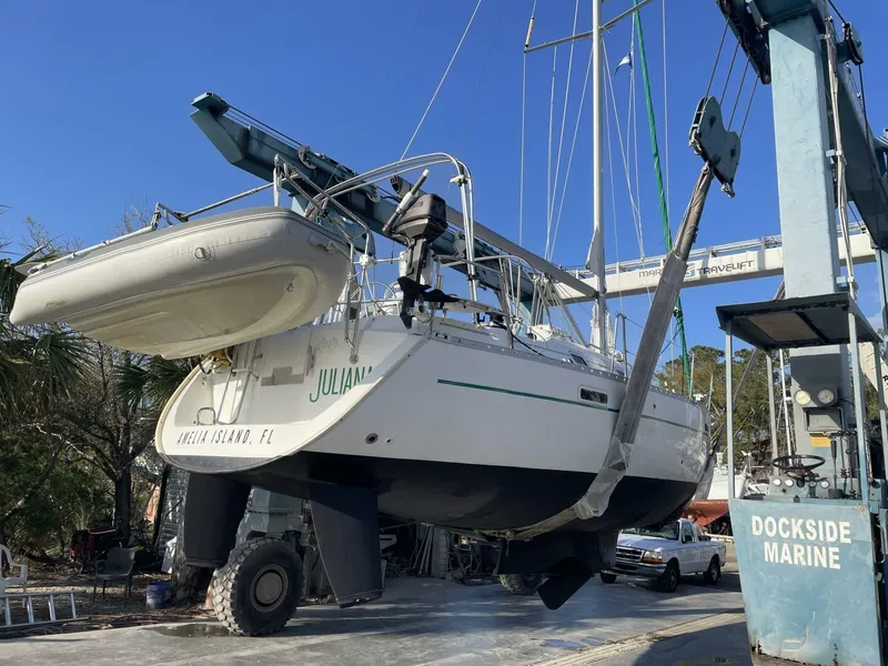Slide: The Image of Beneteau 331 2002 - 23