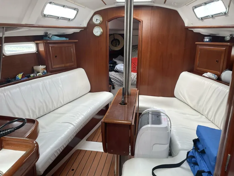 Slide: The Image of Beneteau 331 2002 - 31
