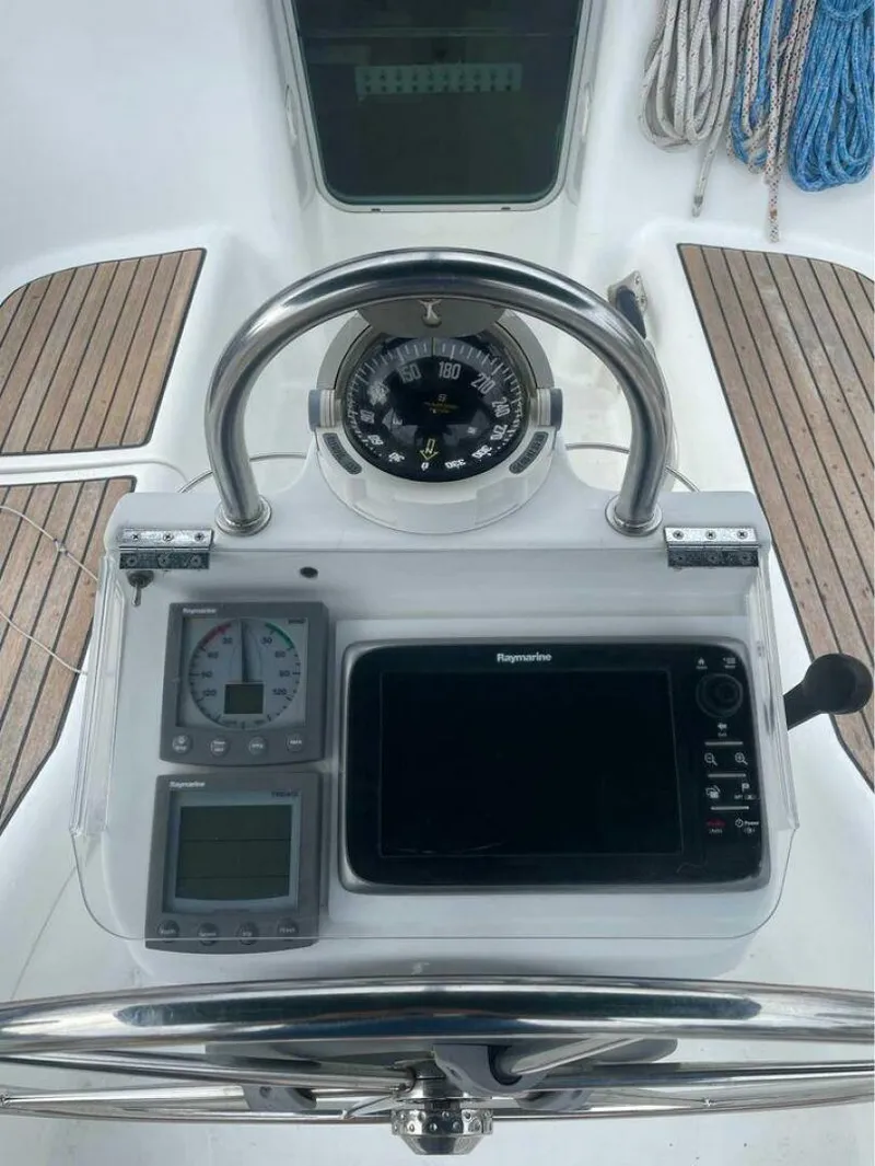 Slide: The Image of Beneteau 331 2002 - 5