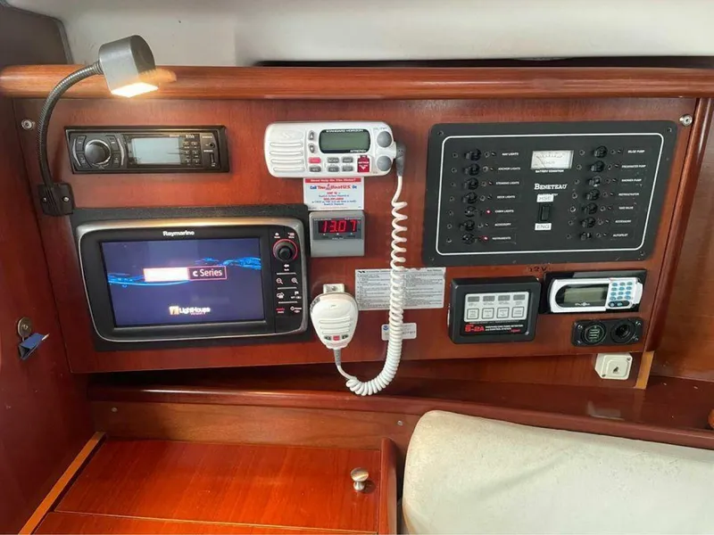 Slide: The Image of Beneteau 331 2002 - 7