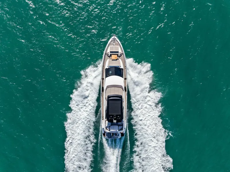 Slide: The Image of Ferretti 720 2024 - 17
