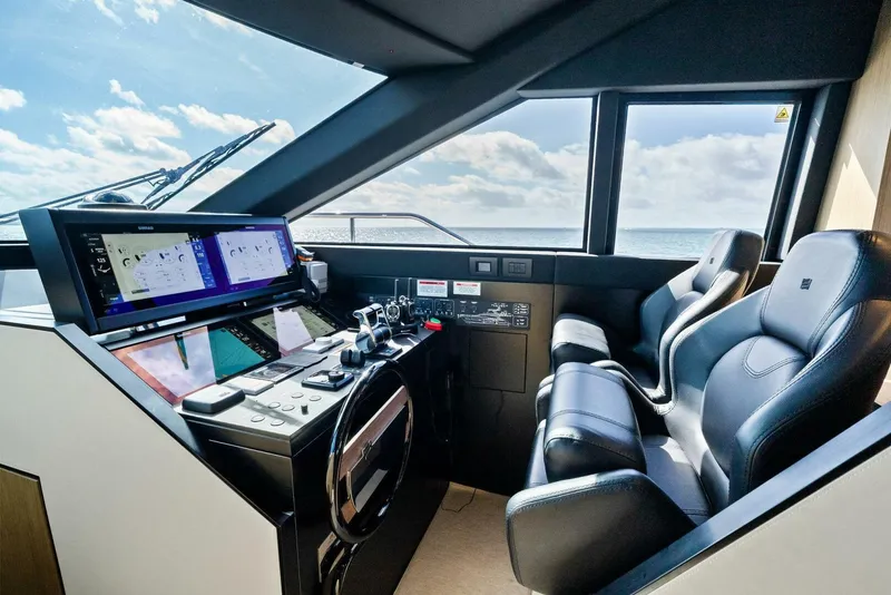 Slide: The Image of Ferretti 720 2024 - 52