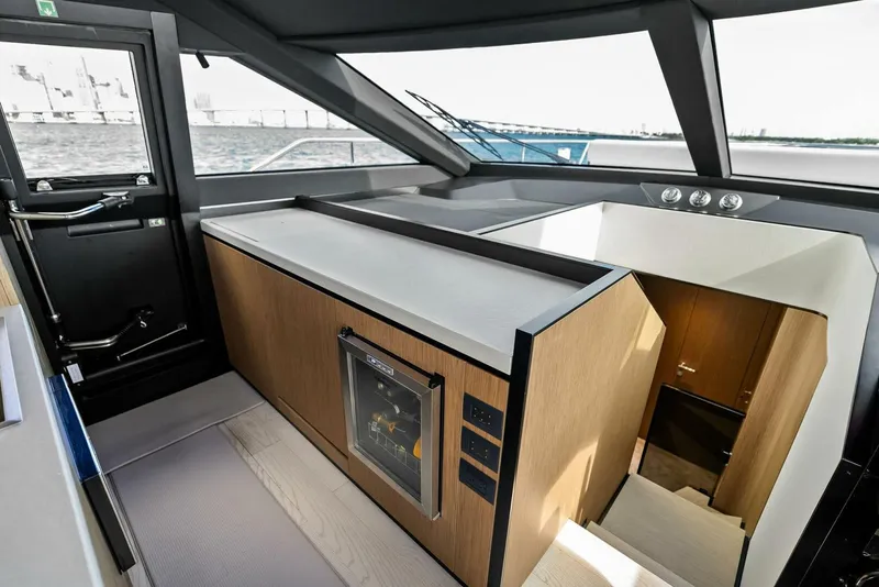 Slide: The Image of Ferretti 720 2024 - 56