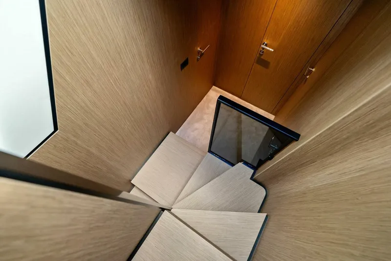 Slide: The Image of Ferretti 720 2024 - 61