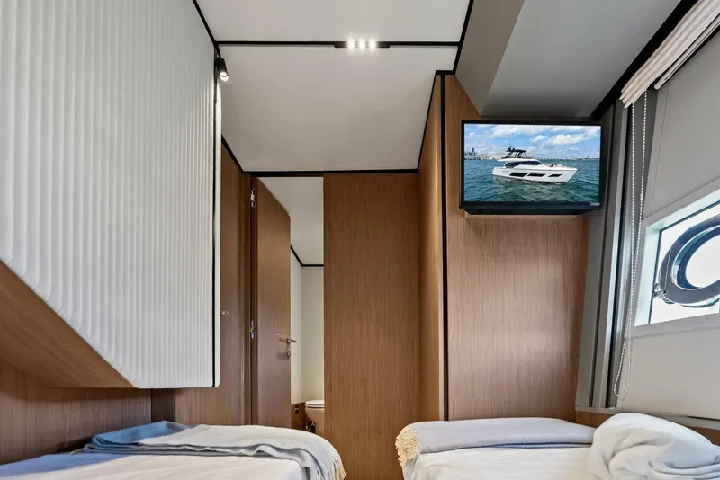 Slide: The Image of Ferretti 720 2024 - 72