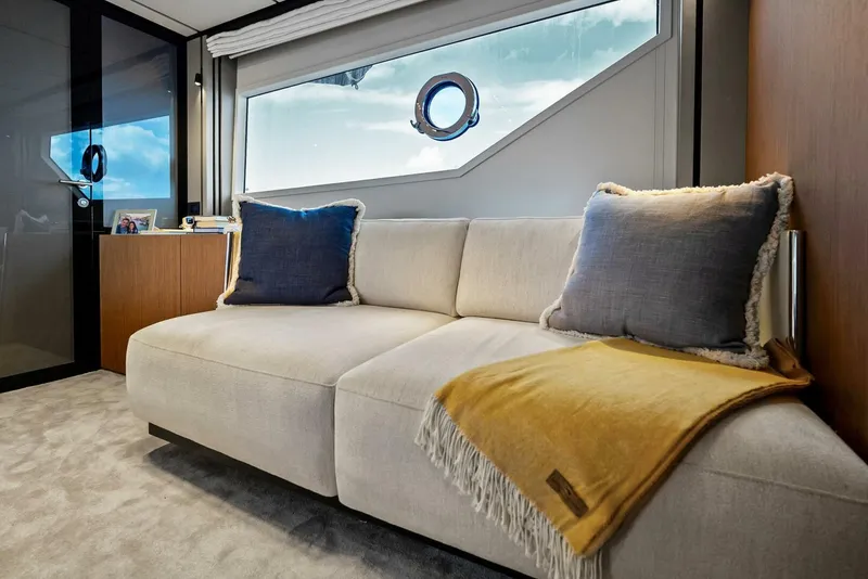 Slide: The Image of Ferretti 720 2024 - 80