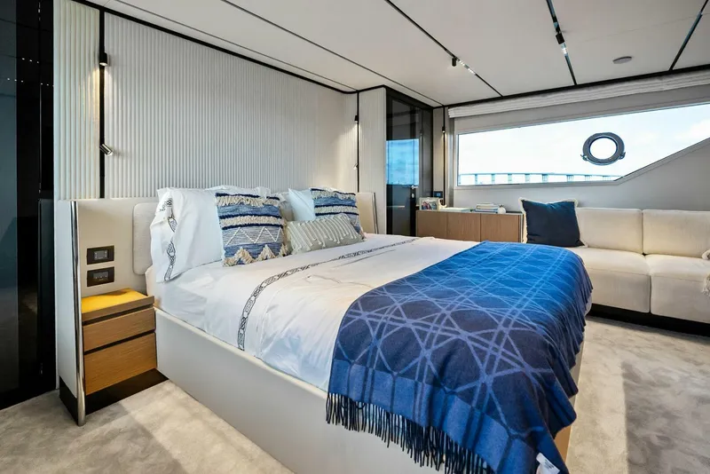 Slide: The Image of Ferretti 720 2024 - 83