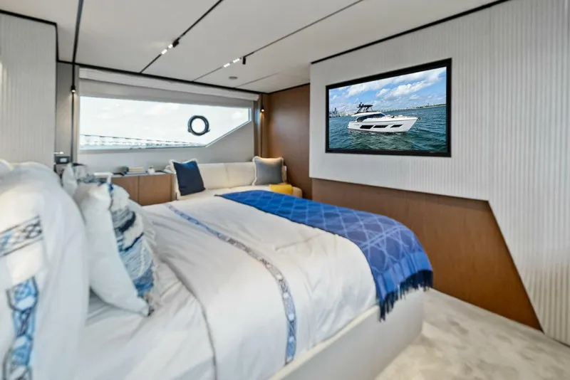 Slide: The Image of Ferretti 720 2024 - 84