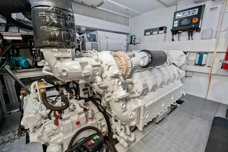 Slide: The Image of Ferretti 720 2024 - 97