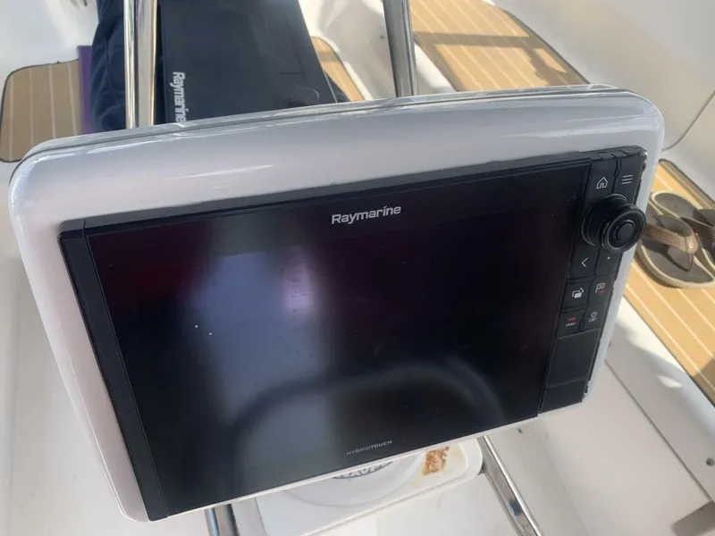 Slide: The Image of Hunter 45DS 2011 - 16