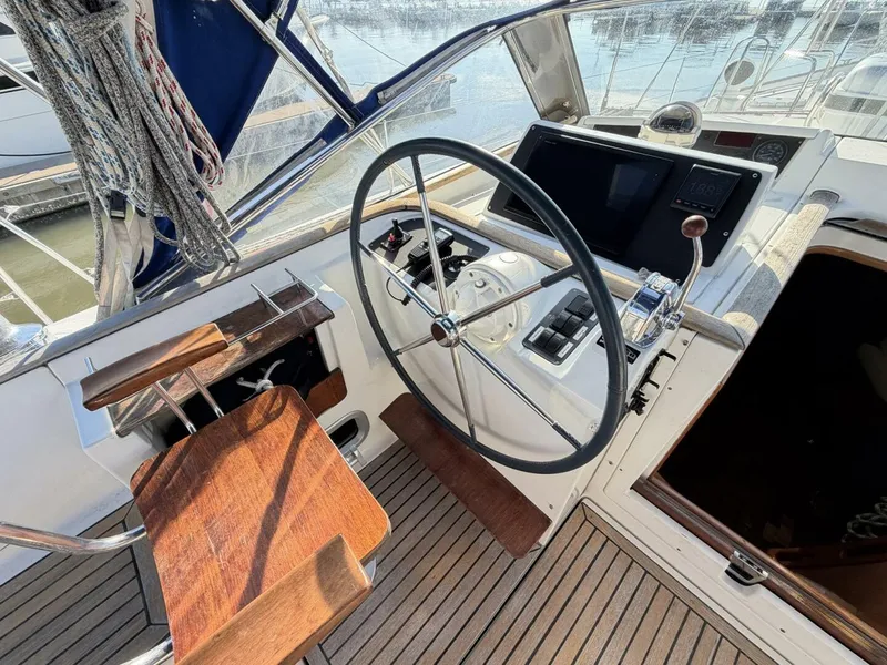 Slide: The Image of Beneteau 57 Center Cockpit 2004 - 31
