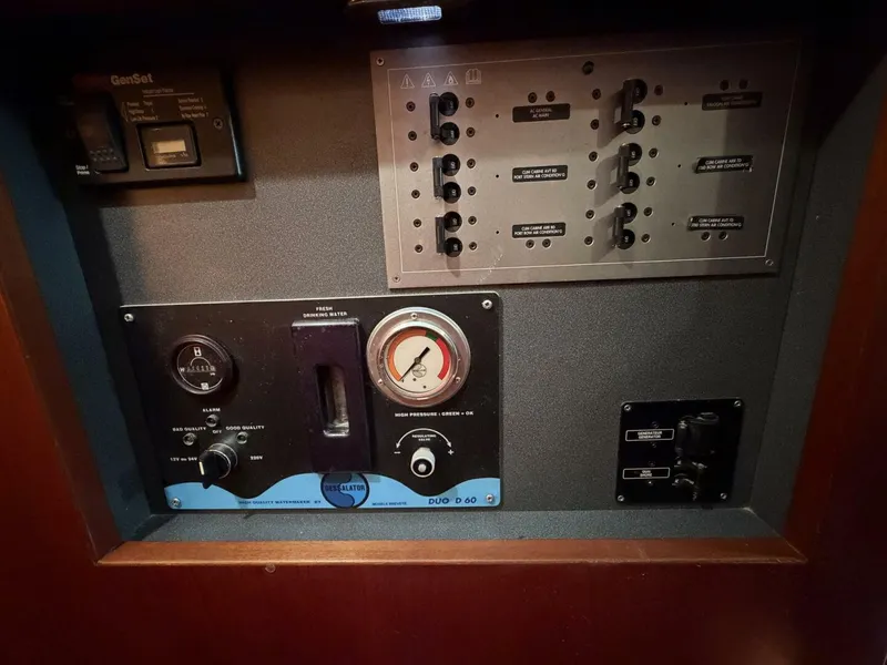 Slide: The Image of Beneteau 57 Center Cockpit 2004 - 84