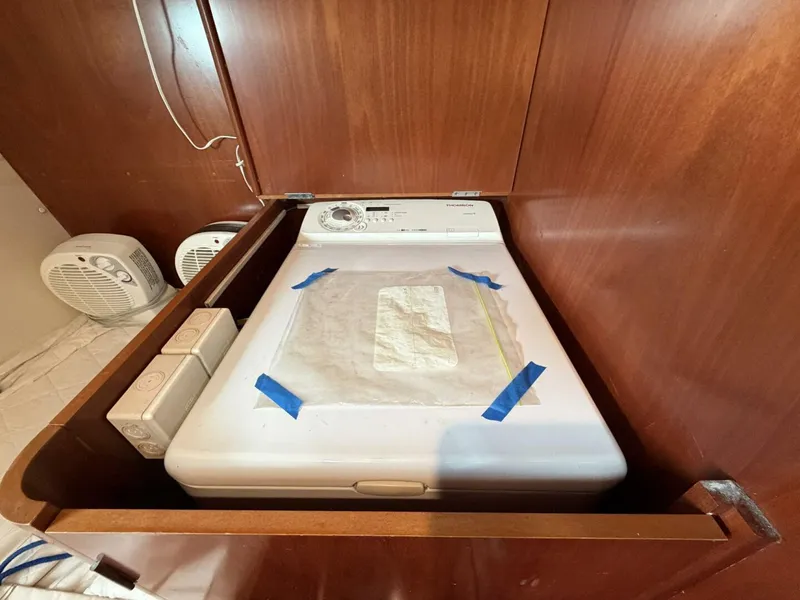 Slide: The Image of Beneteau 57 Center Cockpit 2004 - 93
