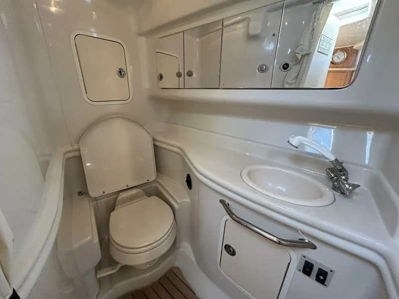 Slide: The Image of Sea Ray 320 Sundancer 2006 - 14