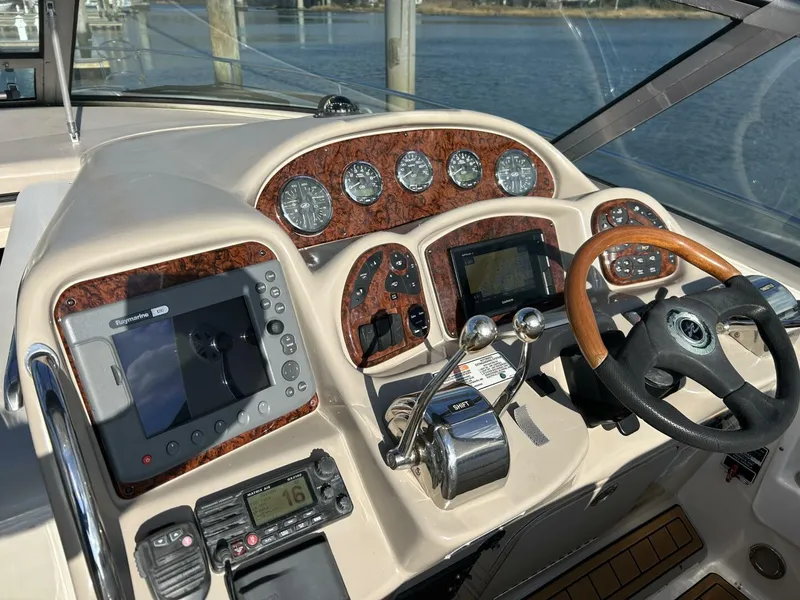 Slide: The Image of Sea Ray 320 Sundancer 2006 - 6