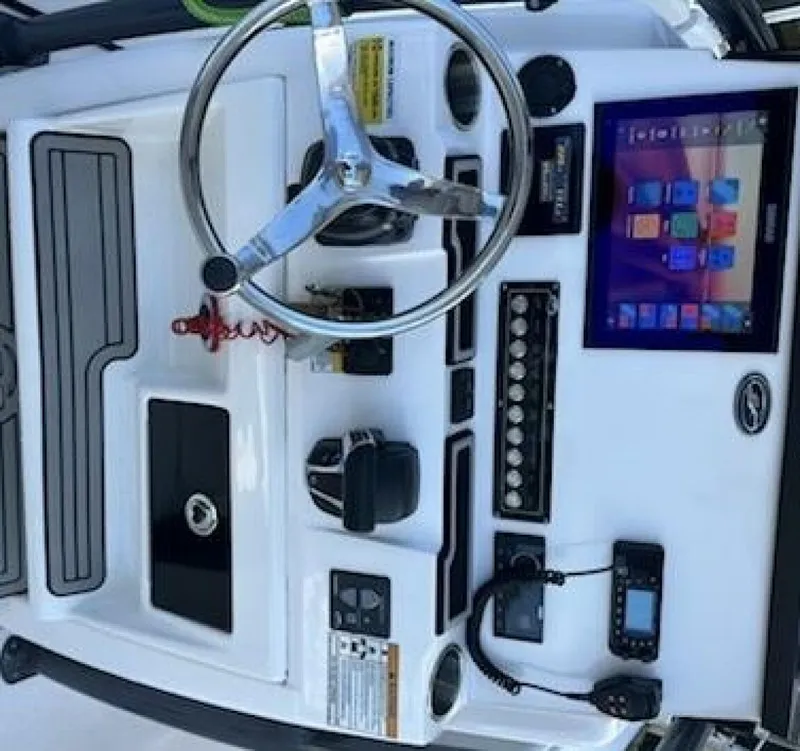 Slide: The Image of Sea Fox 248 Commander 2022 - 13