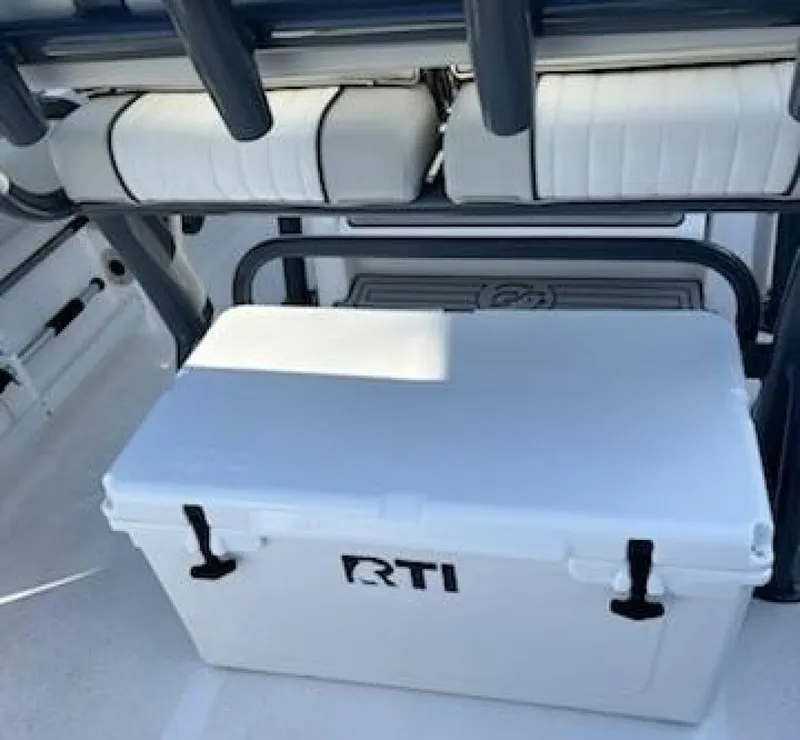 Slide: The Image of Sea Fox 248 Commander 2022 - 16