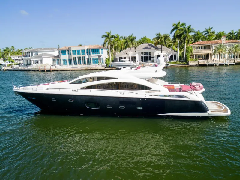 The Image of Sunseeker Predator 84 2013 - 0