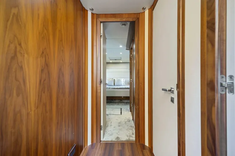 Slide: The Image of Sunseeker Predator 84 2013 - 21