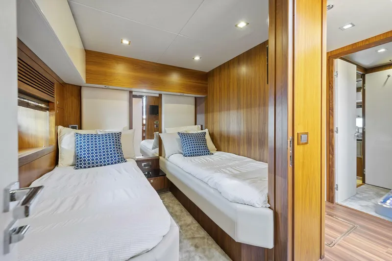 Slide: The Image of Sunseeker Predator 84 2013 - 27