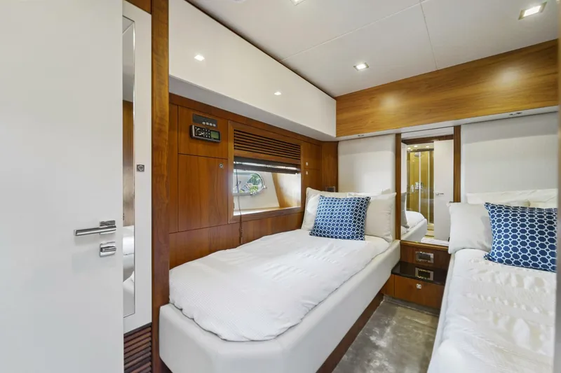 Slide: The Image of Sunseeker Predator 84 2013 - 28
